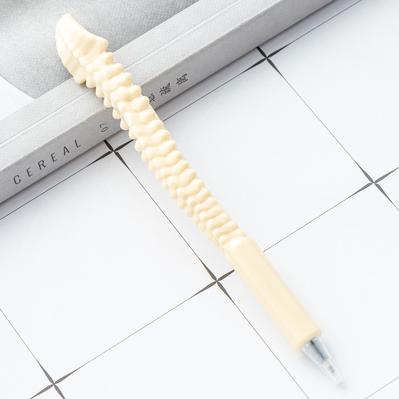 Nueva personalidad extraña hueso lápiz creativo nuevo esqueleto extraño estilo de lápiz de bola hueso simulación lápiz de plástico al por mayor