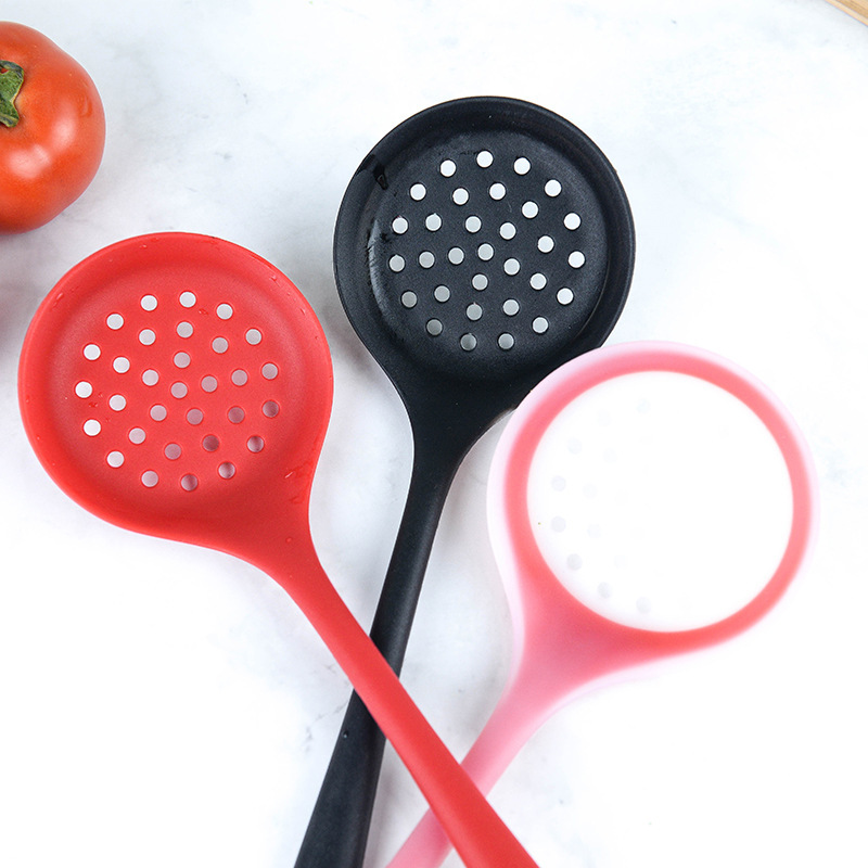 Spot cuchara de filtro de agua de silicona casera FDA olla antiadherente cuchara de cocina mango largo cuchara de escurrido para herramientas de cocina