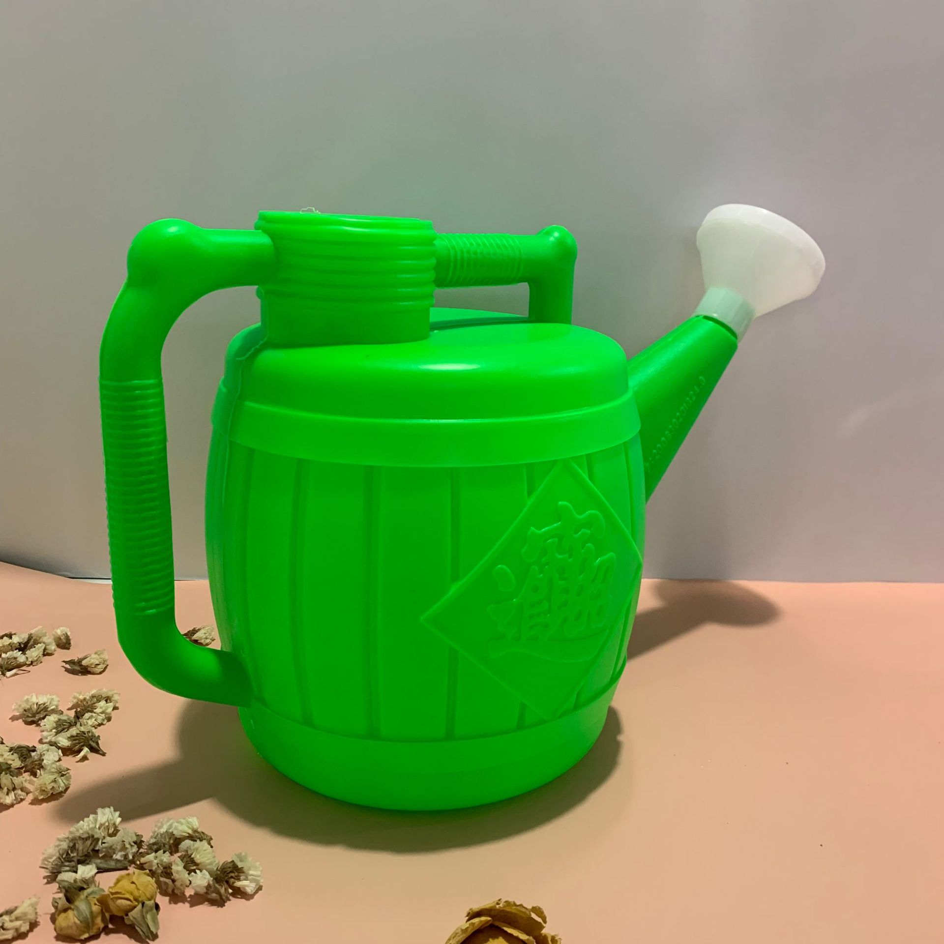 Manufacturer supplies 4L watering kettle for gardening, watering flowers, long spout watering kettle for household gardening, wholesale of gardening tools
