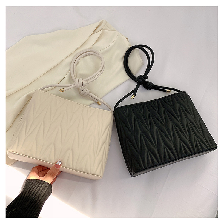 Women's Medium Pu Leather Solid Color Streetwear Embroidery Square Zipper Ruched Bag display picture 12