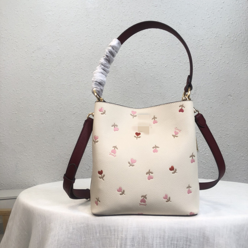 Export to Europe and the United States cross-border bag cowhide women's bag tail single slung shoulder handbag foreign trade Original Single printed bucket bag Export to Europe and the United States cross-border bag cowhide women's bag tail single slung shoulder handbag foreign trade Original Single printed bucket bag