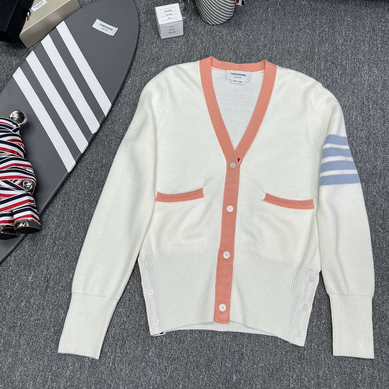 【】Factory Store High-Quality Spring and Autumn Women's Four-Stripe Long-Sleeve V-Neck Knitted Cardigan for Fashionable Outfits