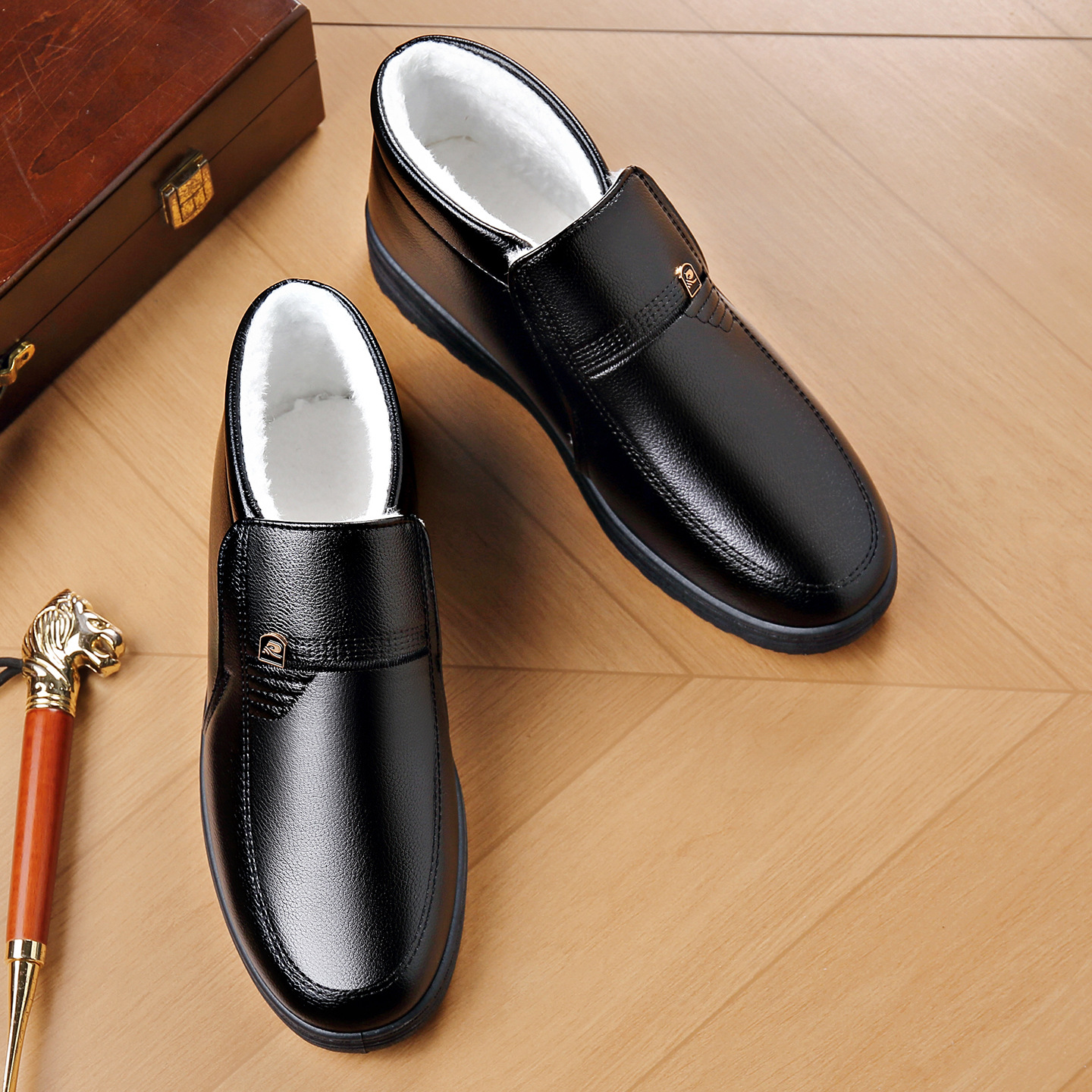 2025 invierno cálido y veludo antideslizante zapatos de algodón casuales de alto rendimiento para hombres zapatos de algodón de cuero para hombres ancianos