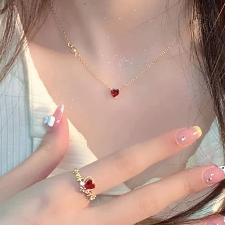 Любовное ожерелье Женская цепочка ключицы легкая роскошная нишота, высокий темперамент, кулон в форме сердца, японские и корейские украшения
