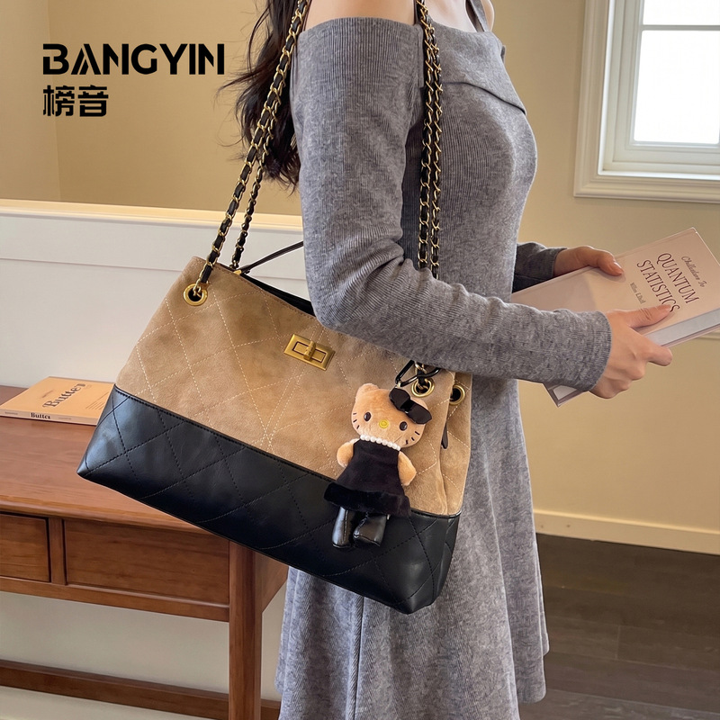 Versatile, unique, casual, and fashionable small Chanel-style ins shoulder, handbag, and crossbody bag for women, original design by internet celebrity, classic