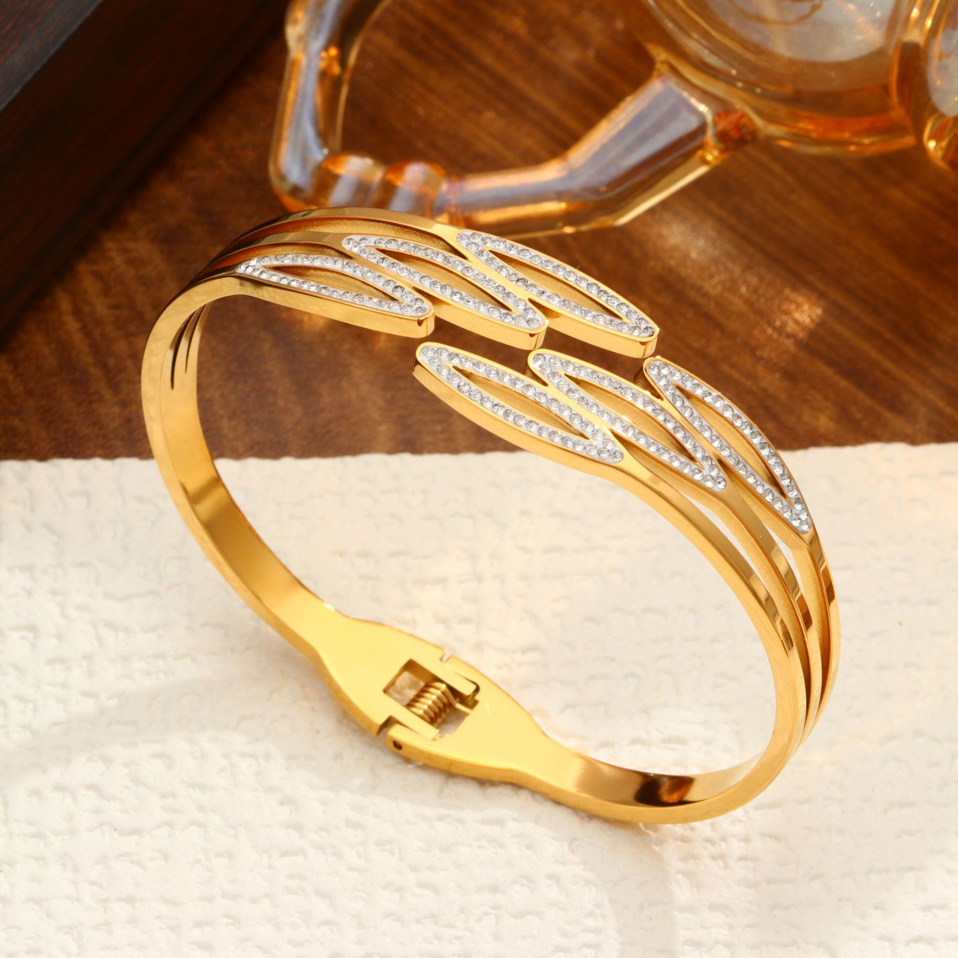 Diamond-encrusted fan-gold