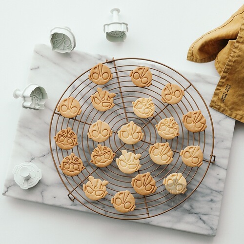 Ultraman biscuit mold with heightened salted egg Superman steamed bun crust tool fondant frosting hand mold boy's favorite