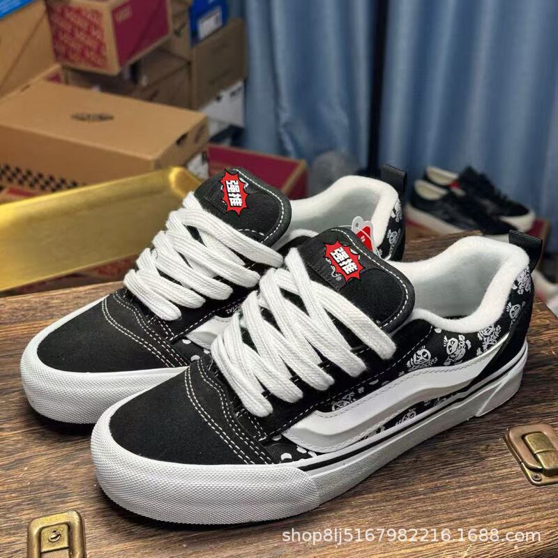 Men's and Women's Vans Retro Gray and Black American Non-Slip Retro Bread Shoes Men's Shoes Women's Shoes Fashionable Casual Sports Sneakers