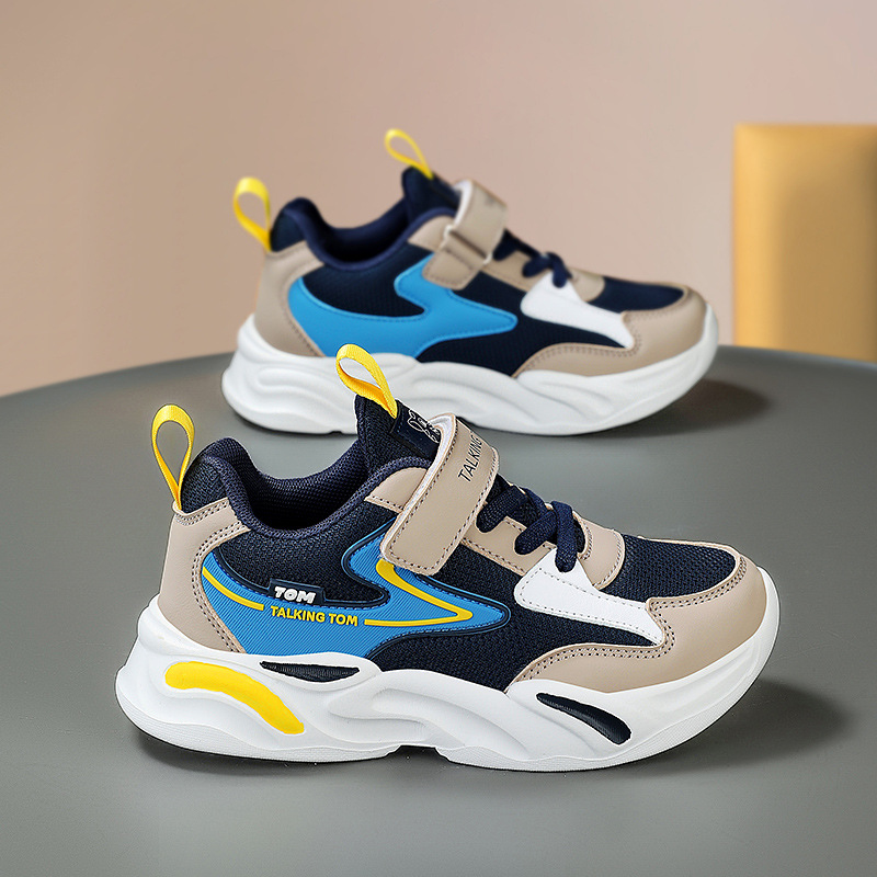 Zapatos para niños Tom Cat 2025 verano nuevo estilo zapatos deportivos de malla para niños para estudiantes de primaria zapatos para correr ligeros al por mayor físico