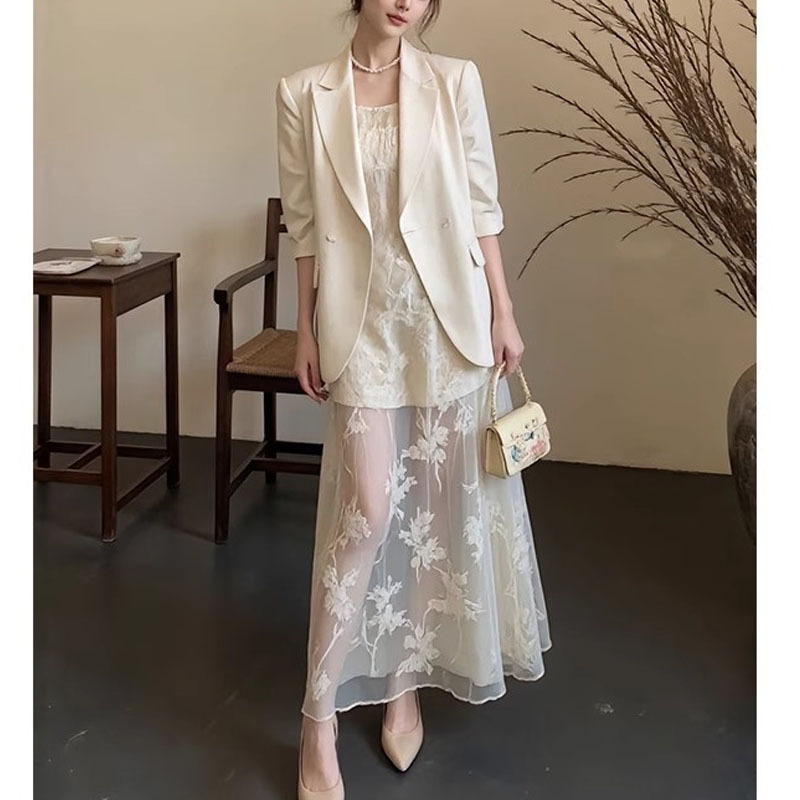 法式设计感穿搭今年超火春装小香风白色西装外套吊带连衣裙套装女|undefined