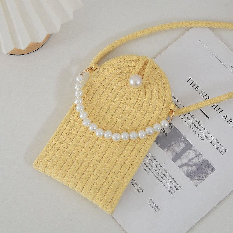 진주 손잡이가 달린 오리알 노른자 3개