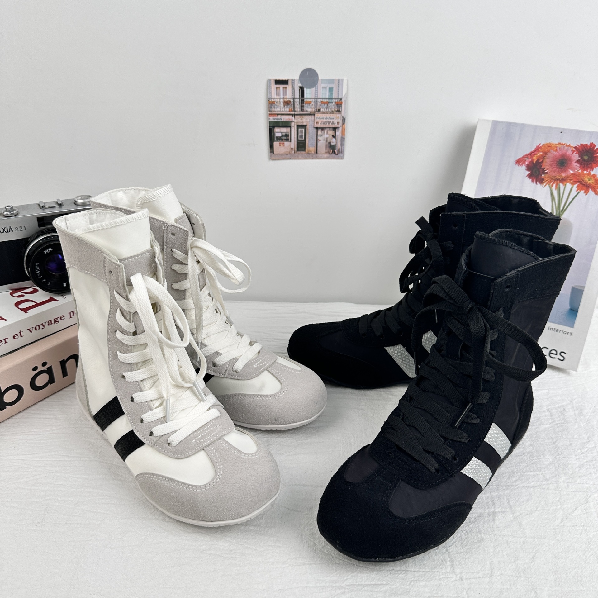 A9921ins viento super caliente botas martin mujeres 2025 verano nuevos zapatos de skate transpirables de moda zapatos de entrenamiento de alta altura