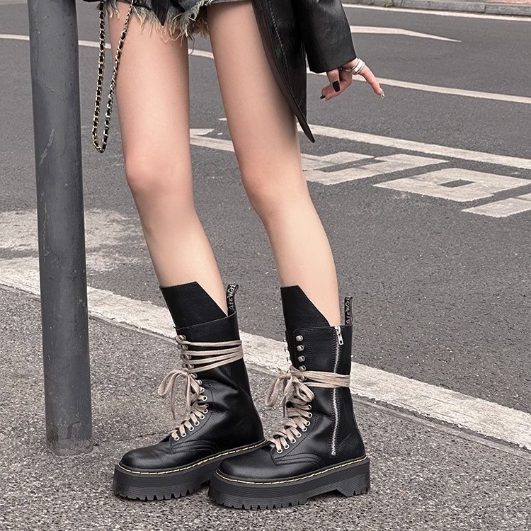 Dicker Boden Martin Damen Britischer Stil 2023 Neuer dünner, kleiner, hoher, mittlerer Barrel-Motorradriemen-Kurzstiefel-Trend_voghion.com