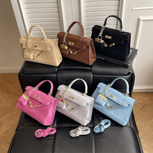 �羳�߼����K�����2025�¿�͹������Ů�ﶬ�ٴ�б���С������