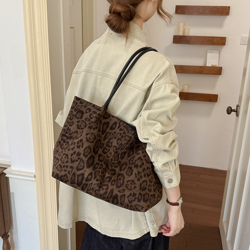 Túi tote nữ họa tiết da báo cỡ lớn, túi đeo vai kiêm túi xách tay phong cách retro — Họa tiết da báo nâu, Họa tiết da báo đen xanh chi tiết 19