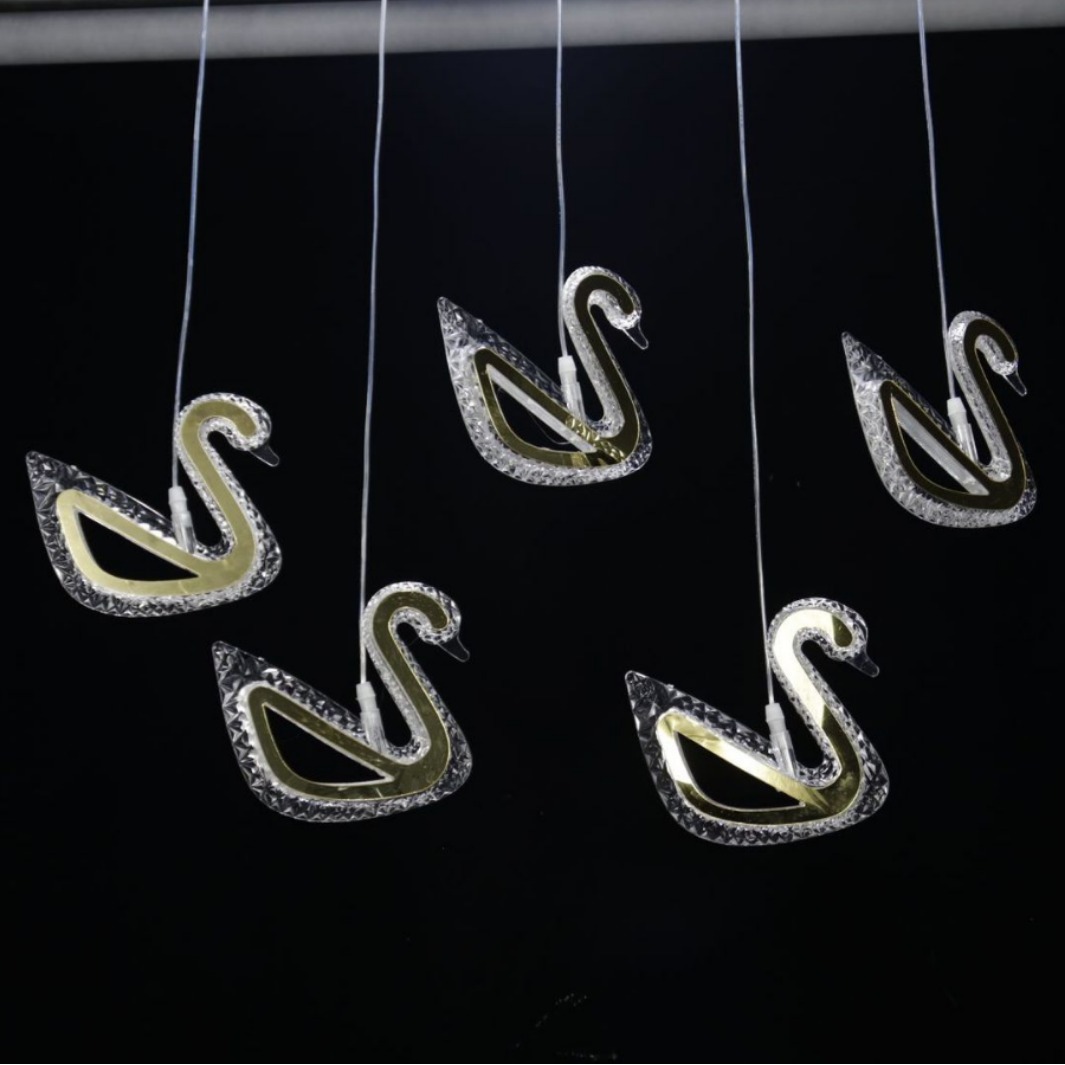 Salón de bodas props techo cinco cabezas Phnom Penh cisne candelabro escenario de bodas atmósfera lámpara colgante para personalizar