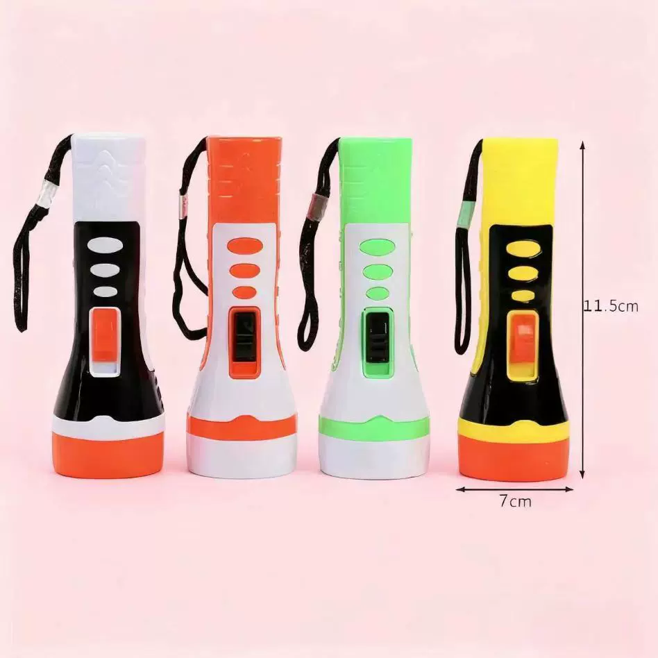 厂家跨境新款便携式手握式手电筒强光干电池LED户外电筒外贸批发