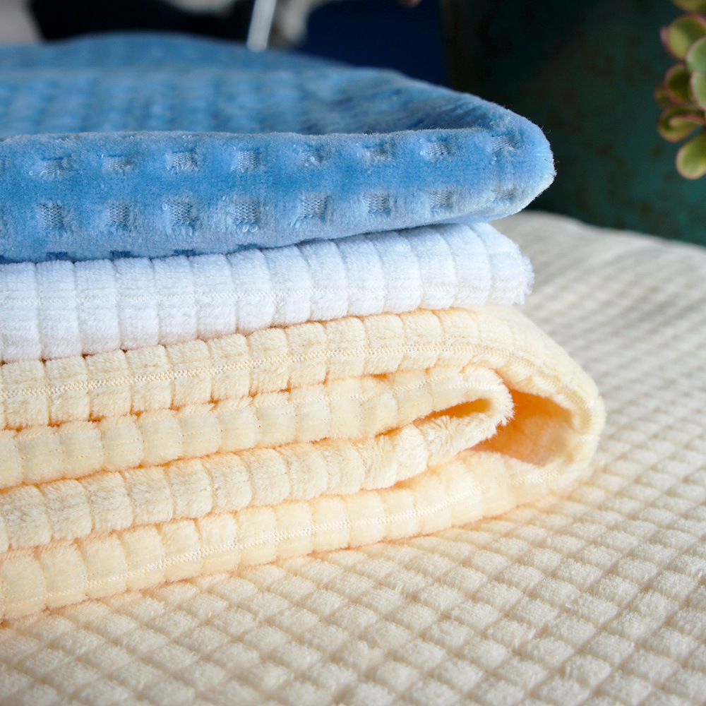 供应小方格天鹅绒厂家供应各类天鹅绒面料素色提花天鹅绒大量