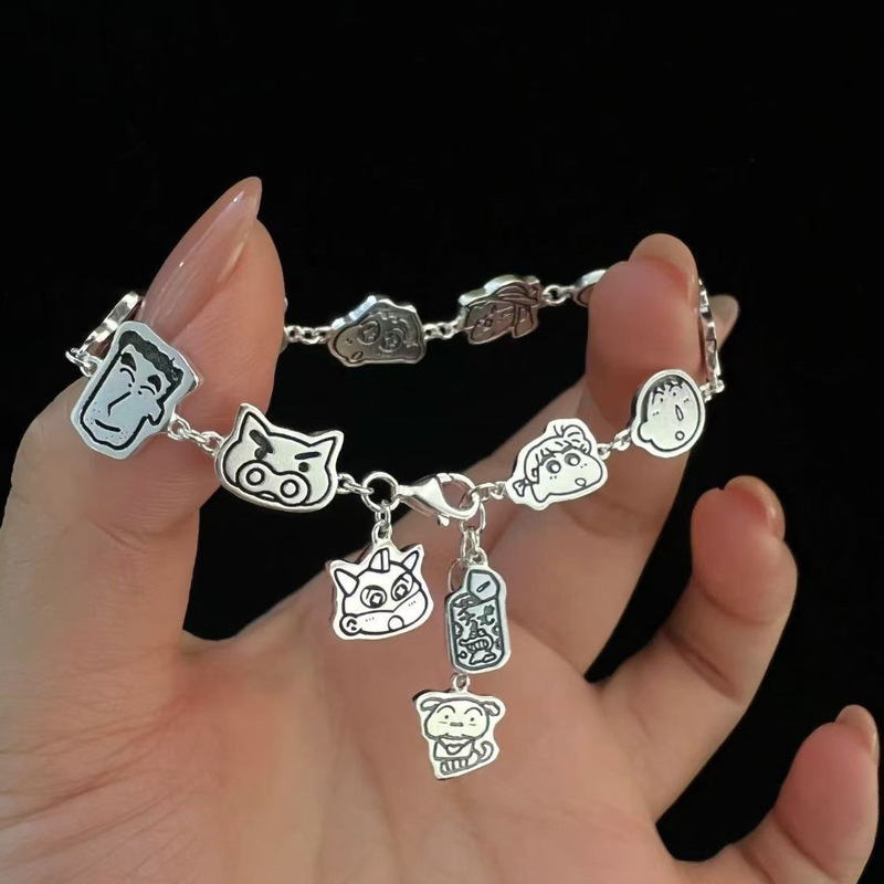 [Crayon Shin-Chan] Shin-Chan Family Portrait Co-Branded Bracelet Cartoon Retro Ins Style Niche Design for Best Friend