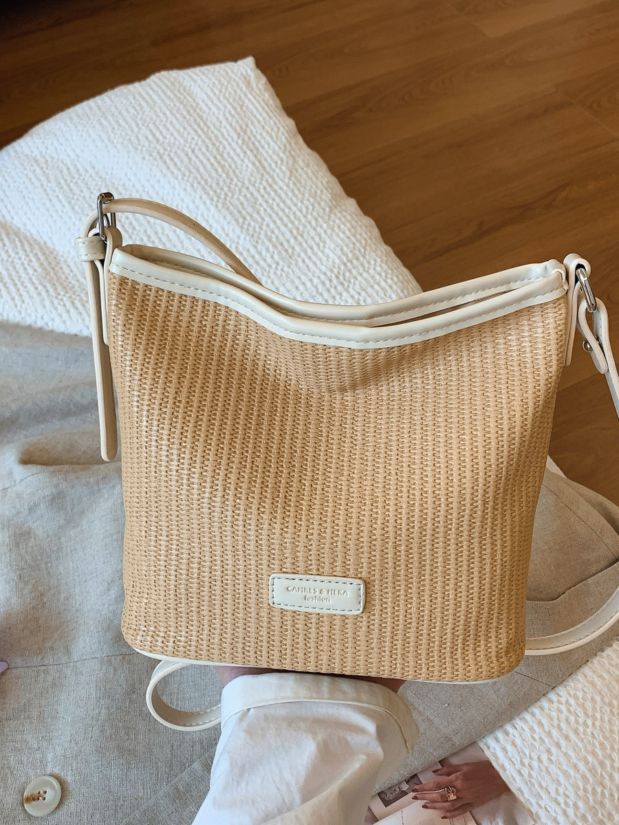 Verano nuevo estilo 2025 commuter vacaciones viento cubo bolso de hombro de estilo occidental de moda femenina bolso de mensajero de alta gama de nicho