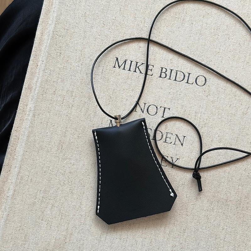 Leather Hanging Neck Magnetic Sunglasses Headphone Clip Long Necklace for Women 2025 New Outdoor Travel Portable Storage Lanyard