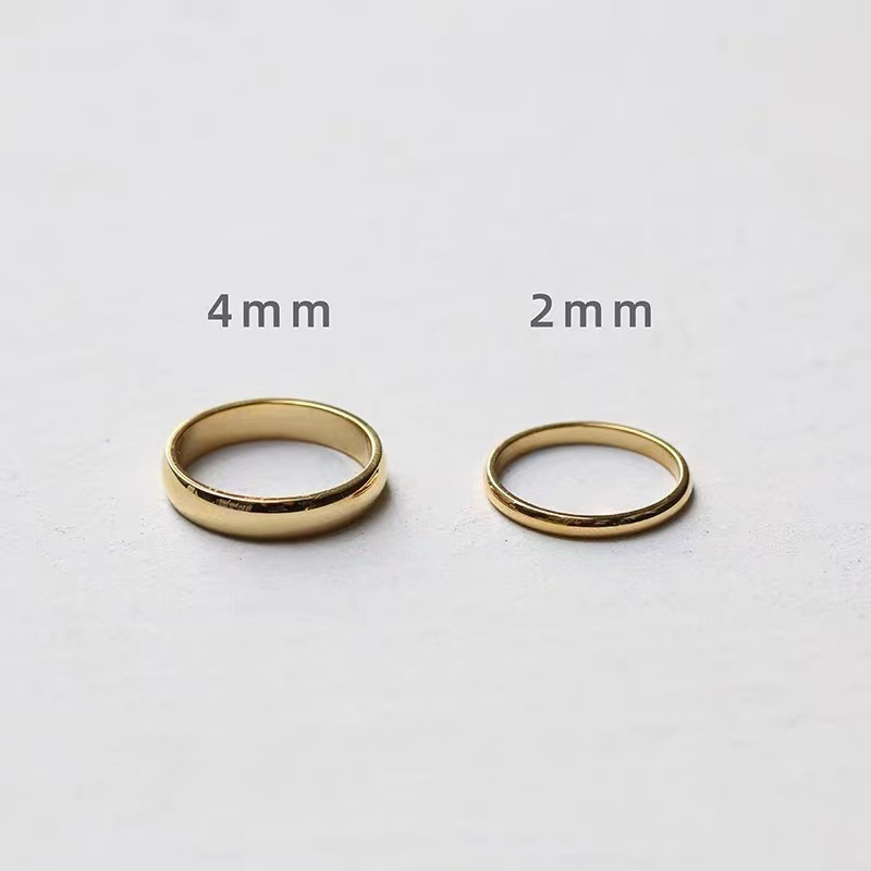 Anelli delicati impilabili bicolore, set di stratificazione in metallo misto di tendenza, fasce sottili minimaliste in oro e argento, simboli di stelle iniziali incisi, impilabili da 3 a 5 pezzi, moda_voghion.com