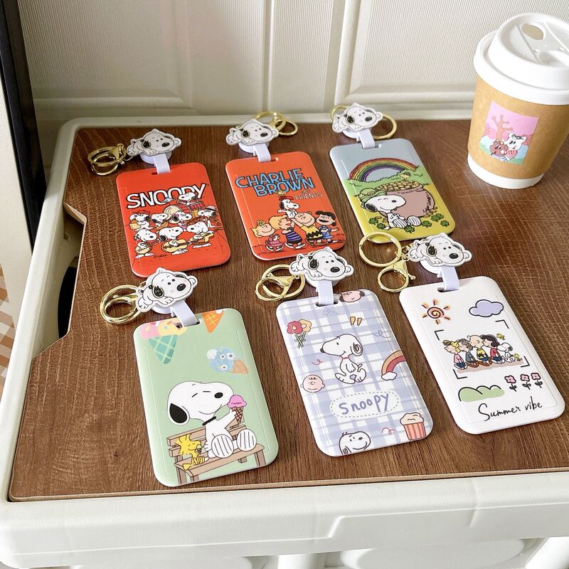 Cartoon Peanut Snoopy Special Hard Card Case Easy Pull-up Buckle Double-sided Film Covering HD Telescopic Pendant Yangchengtong Buckle Cartoon Peanut Snoopy Special Hard Card Case Easy Pull-up Buckle Double-sided Film Covering HD Telescopic Pendant Yangchengtong Buckle