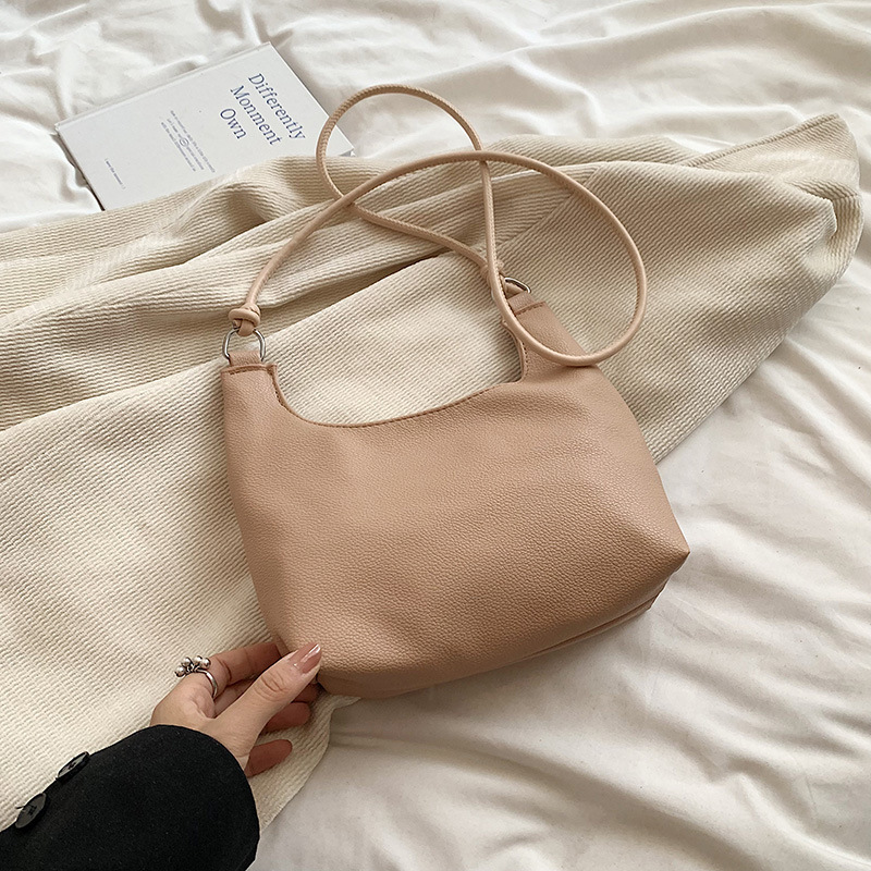 Bolso de diseño de nicho para mujeres este año, sensación de alto nivel de super caliente, bolso de hombro de moda, textura de bolso de cubo