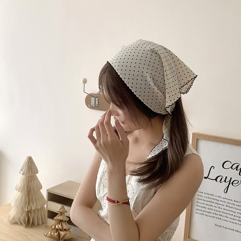 Bufanda de seda Bufanda triangular Bufanda para mujer Bufanda pequeña Sensación de alta gama Nuevo estilo Multiusos Turbante de chal Cinturón de pelo pastoral para mujer de verano