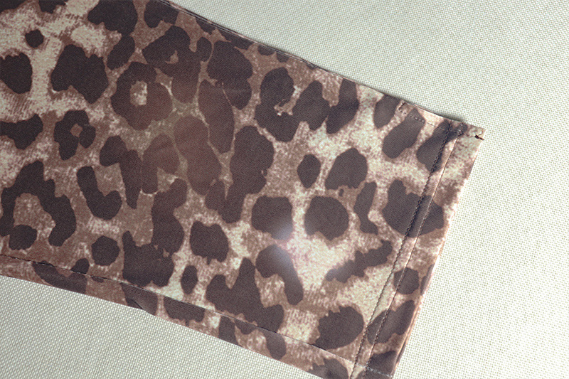 Blusa transparente con estampado de leopardo para mujer, pantalón asimétrico con hombros descubiertos, manga larga, pantalón corto, dos piezas