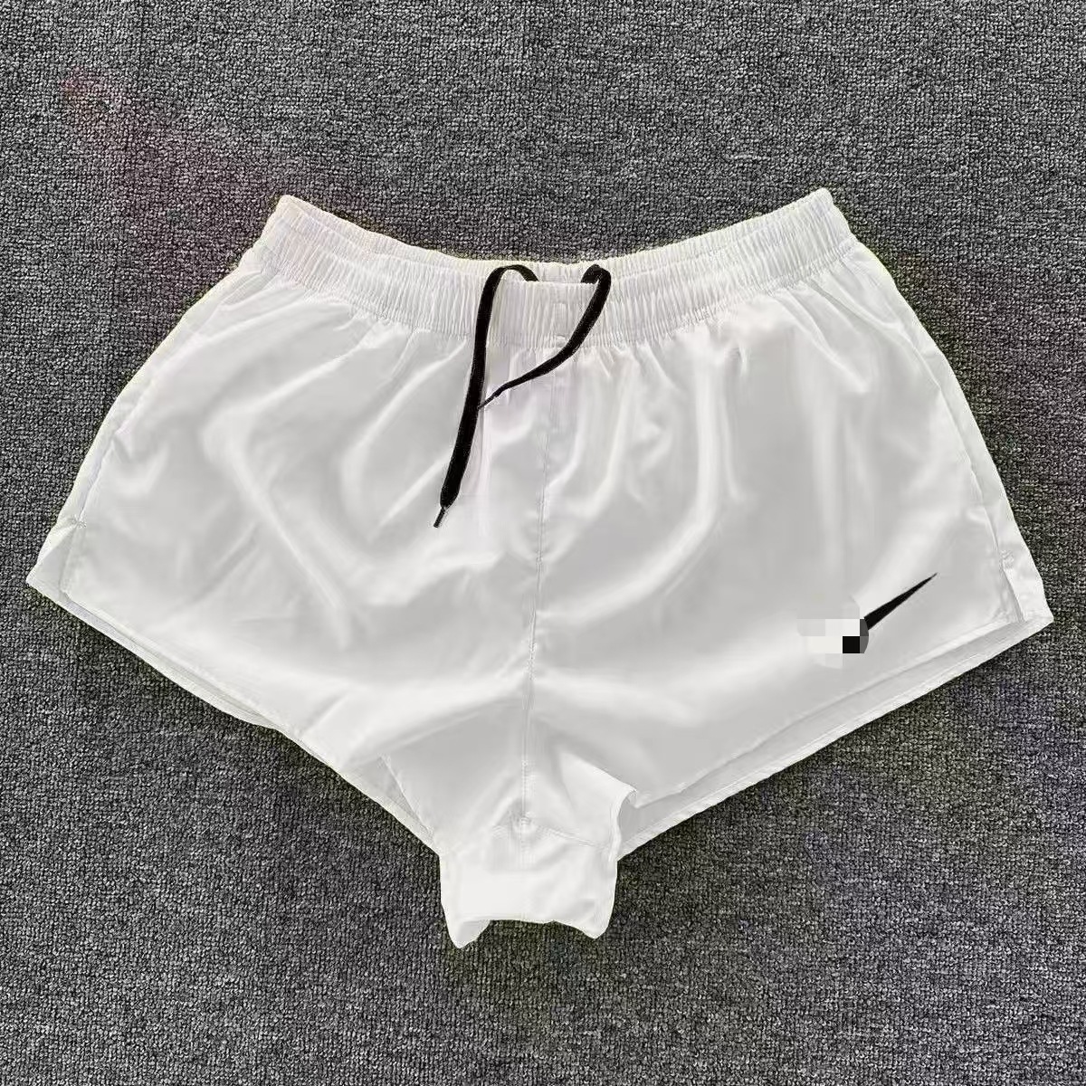 White three-quarter pants (black hook on one side)