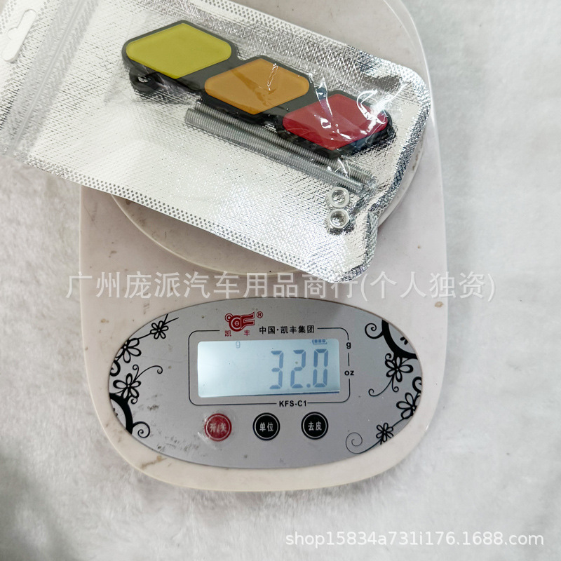 トヨタ タコマ 4ランナー タコマ メッシュグリル 3色の小さなロゴ改造車のステッカーに適しています。