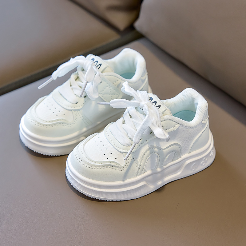 2026 primavera nuevos zapatos de skate para niños pequeños zapatos deportivos para niños pequeños Velcro casuales transfronterizos zapatos blancos suaves