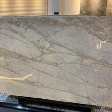 ʯ�İ���˰׽����ʯ