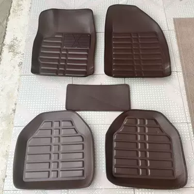 Five-Piece Set Right-Hand Drive Car – Universal Foot Pad - brown-indentation
