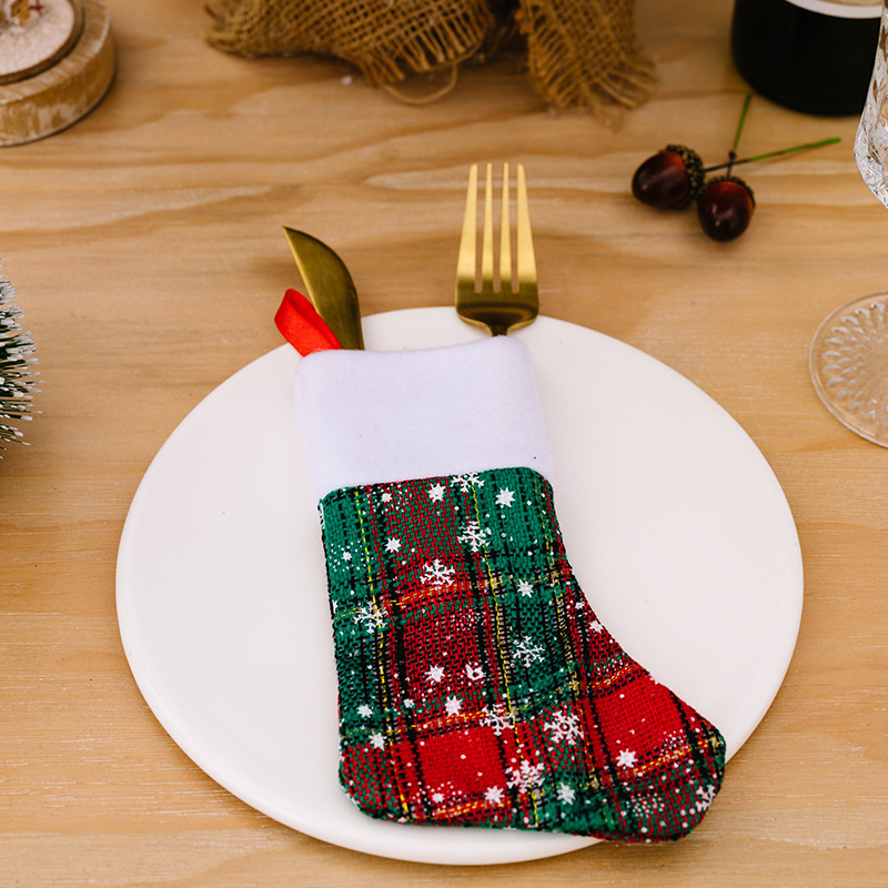 Weihnachtsdekoration Plaid Schneeflocke Messer und Gabel Set Weihnachten Kleine Socken Mini Weihnachten Socken Geschenk Tasche_voghion.com