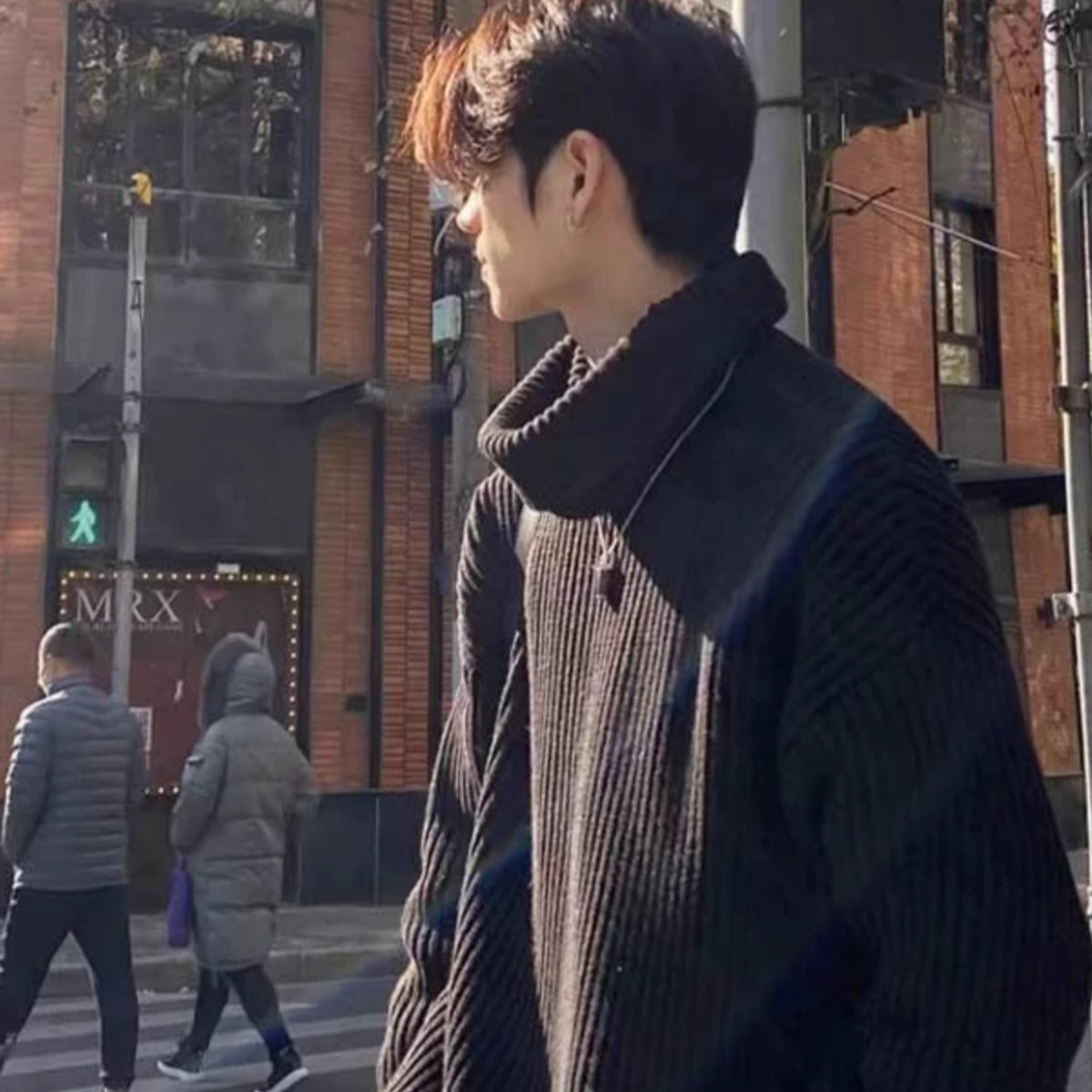 Suéter de punto grueso de color sólido japonés de invierno, suéter cálido de cuello alto suelto de moda para hombres y mujeres