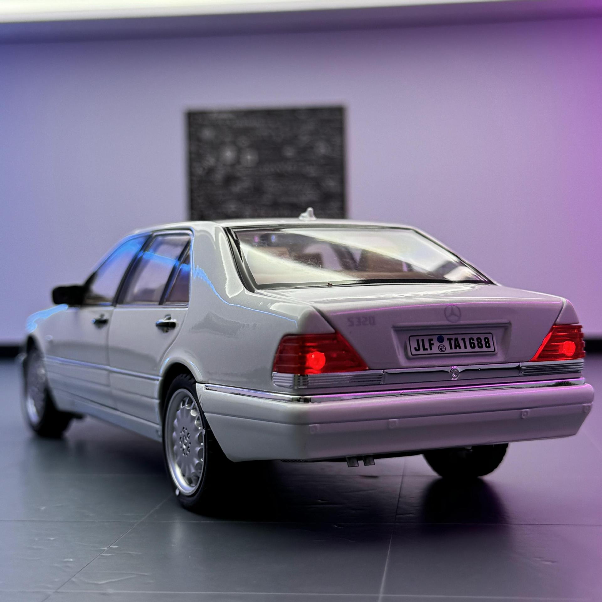 Modelo de coche de aleación Weili 1:24 Tiger Head Ben coche con sonido y luz de retorno juguete coche efecto de sonido modelo de decoración