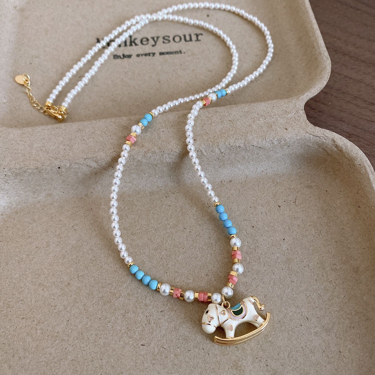 Oro verdadero eléctrico galvanis colgante de piedra pony pendientes collar ligero lujo nicho universal conjunto temperamento alta sensación de joyería mujer