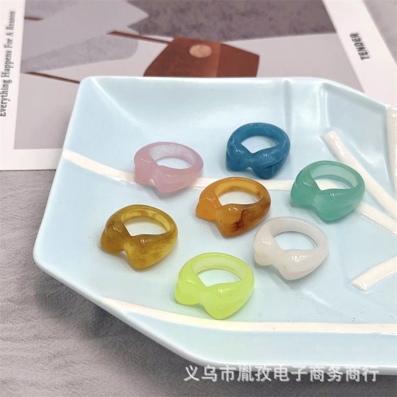 Japonés y coreano transfronterizo nuevo anillo de arco de efecto de nube de resina fresco dulce viento red anillo de diseño rojo