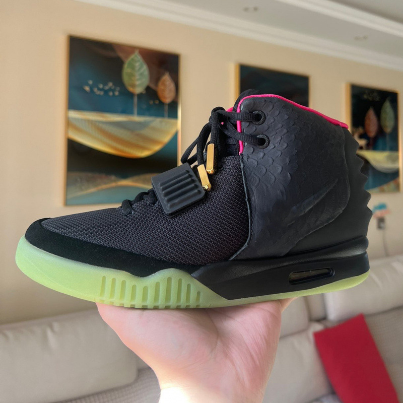 Putian Red Coconut 2nd Generation Basketball Shoes with Python Embossing, Air Cushion Sports Shoes, Men's Retro Black and Pink Luminous Commemorative Sneakers Putian Red Coconut 2nd Generation Basketball Shoes with Python Embossing, Air Cushion Sports Shoes, Men's Retro Black and Pink Luminous Commemorative Sneakers