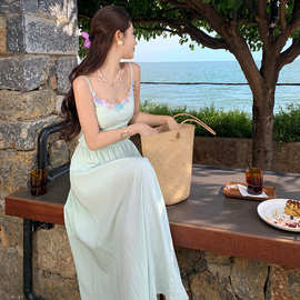 三亚泰国云南版纳海边度假连衣裙显白薄荷绿露背小众约会吊带长裙