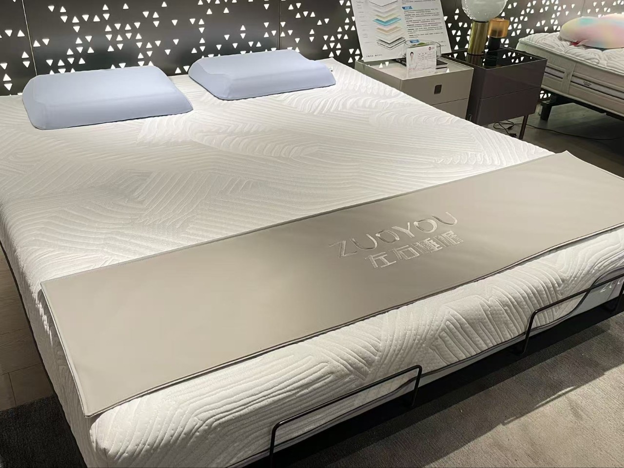 Mattress Cover, Mouse Pad, Bed Runner, Custom Logo, Hotel and Guesthouse Bed Runner, Store-Use Foot Mat, Pillowcase