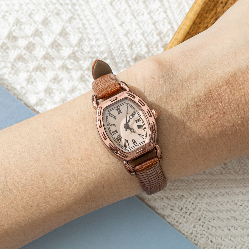 Reloj de barril de vino Reloj de barril pequeño retro Cinturón de mujer Temperamento Reloj cuadrado pequeño Movimiento de cuarzo Reloj de mujer al por mayor