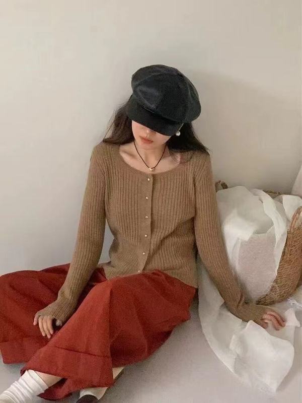 早秋新款法式方领珍珠圆扣坑条亲肤短款毛衣外套修身简约针织开衫|undefined