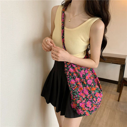 Small suspender design outer vest for women 2024 summer bottoming short knitted inner top with temperament for women trendy