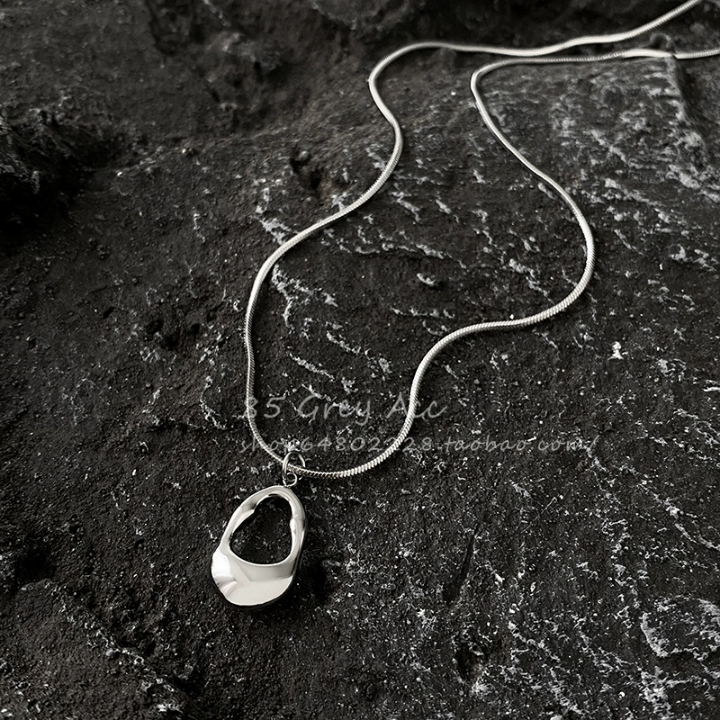 Металлическое ожерелье с полой каплями воды в нордерном стиле для женщин, новинка 2024, горячий стиль, доступная ниша, роскошная цепочка на ключицы, элегантная Baima Xiao