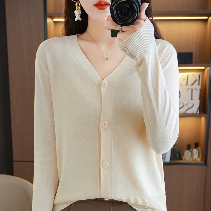 Женский свободный трикотажный кардиган с V-образным вырезом, новый стиль весна-лето 2025, однотонный, тонкий верх