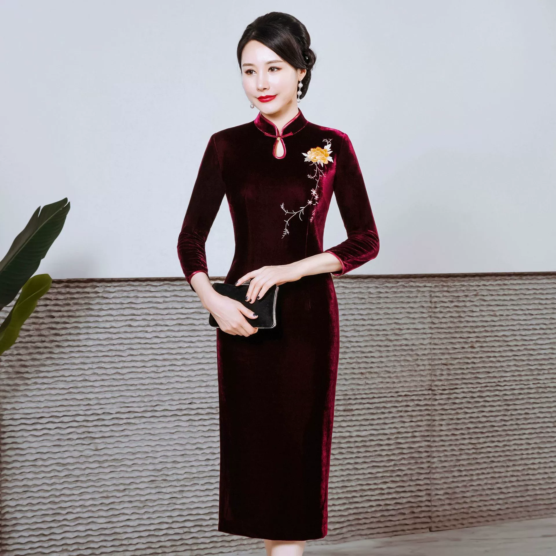 Женщин среднего и пожилого возраста, осенняя мать, Длинная с семью рукавами, вышитая Модифицированная юбка-чонсам, темпераментное платье оптом