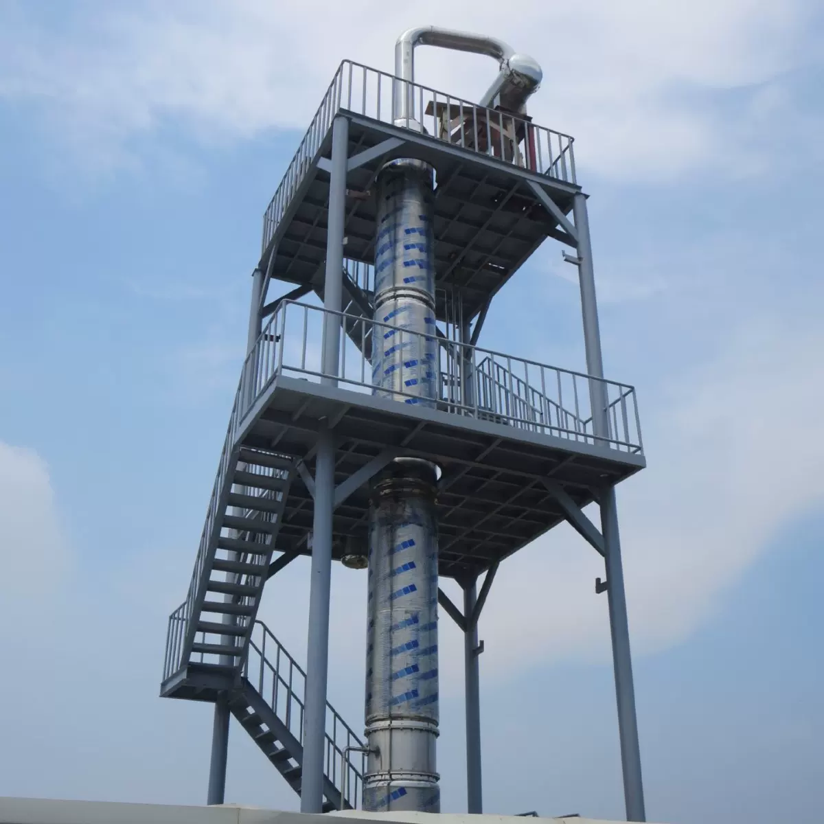 SS304乙醇酒精化工精馏塔 不锈钢蒸馏设备蒸馏器厂家定制